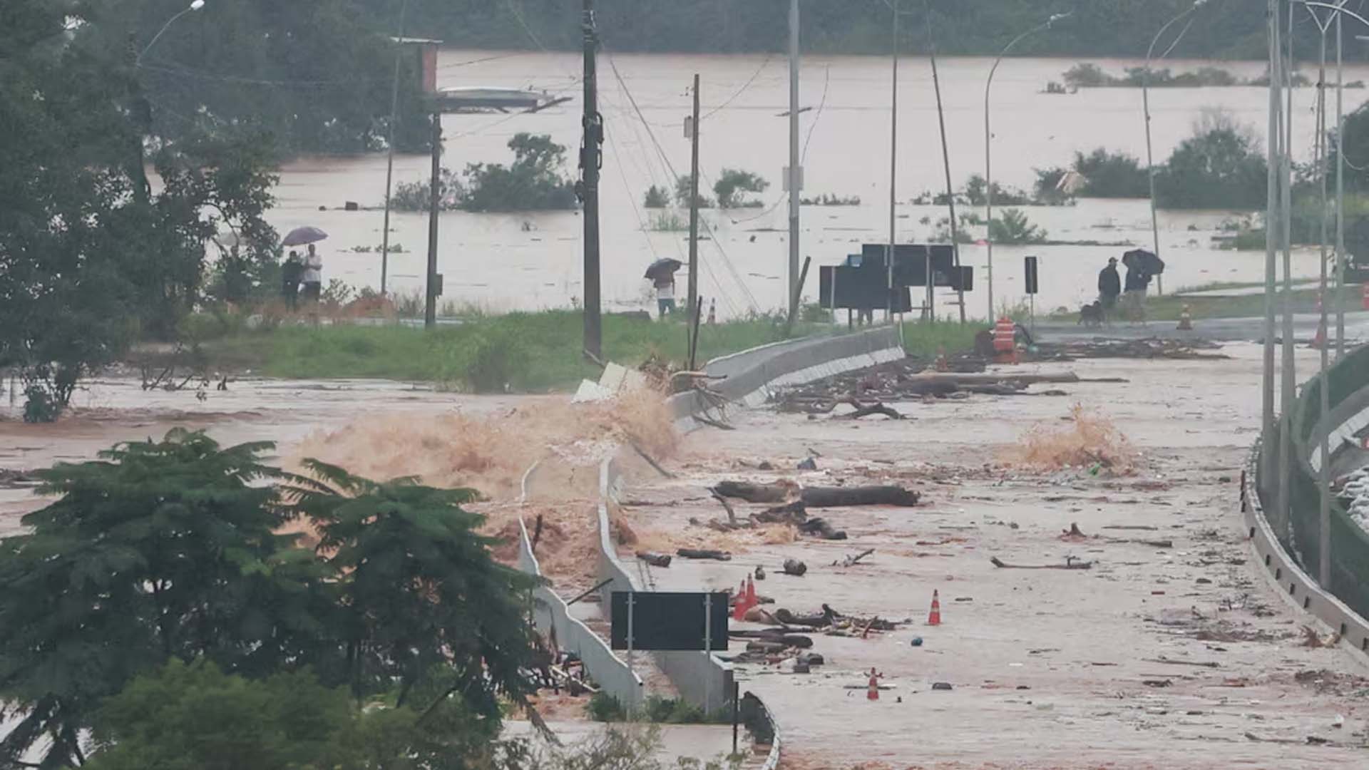 ब्राजिलमा बाढीमा परी ५५ जनाको मृत्यु