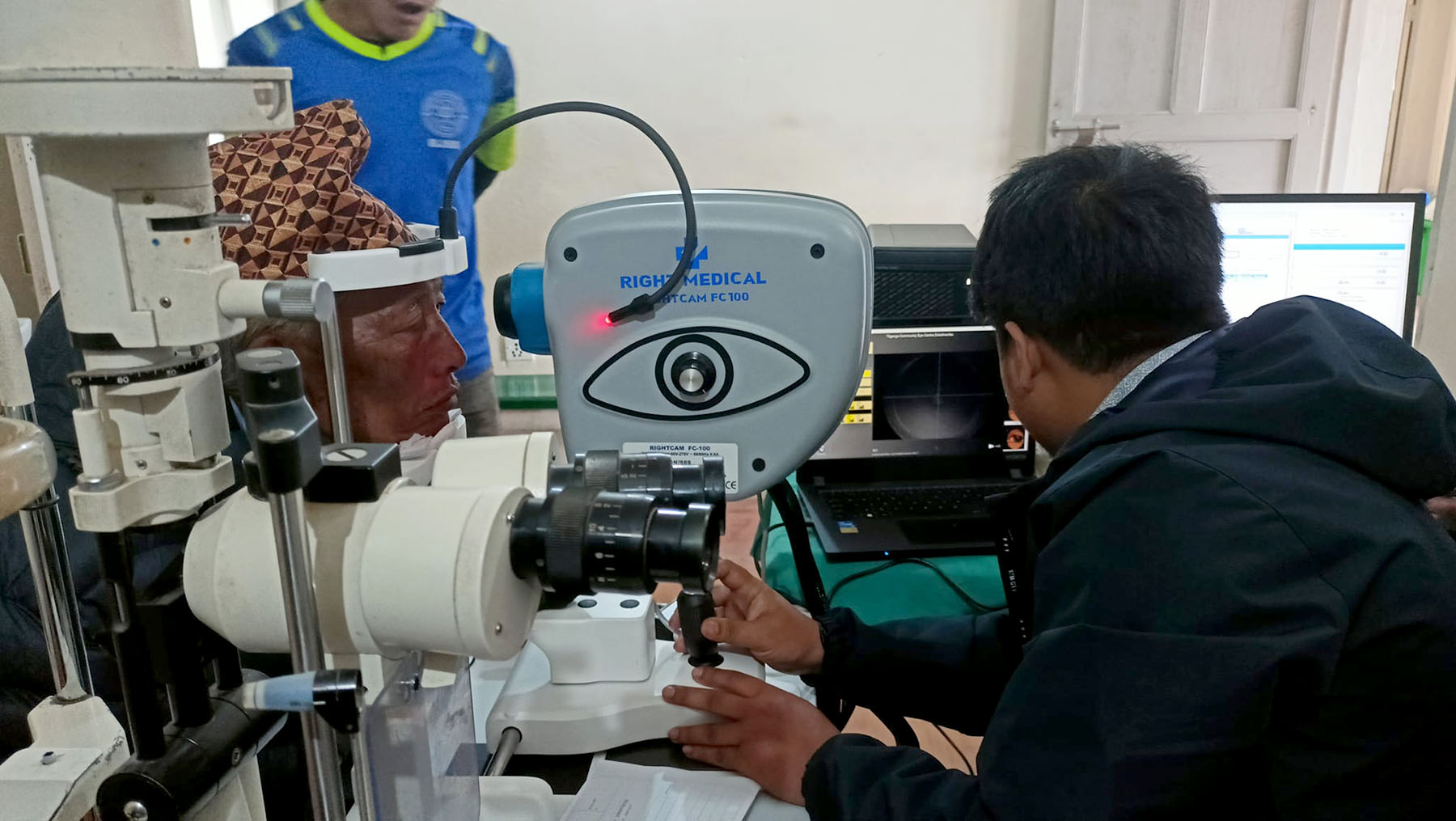 राप्ती आँखा अस्पतालमा जलविन्दु उपचार सेवा सुरु भएपछि स्थानीयलाई राहत