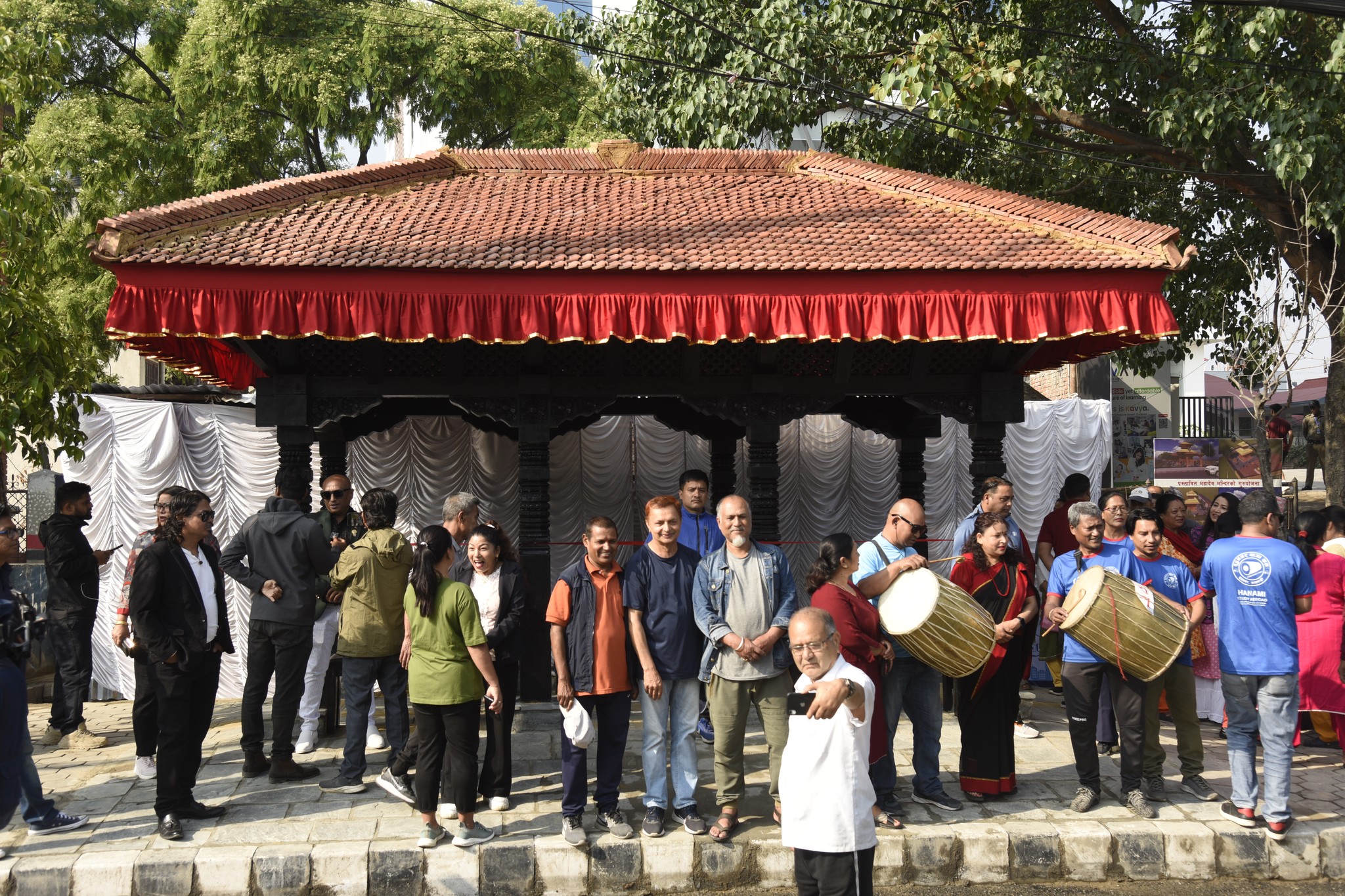 काठमाडौंमा फल्चा शैलीमा निर्माण गरिएको बस बिसौनी सञ्चालनमा