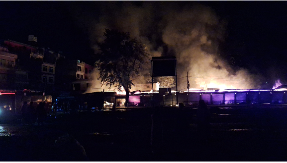 दमौलीको मुख्यचोकका सटरमा भीषण आगलागी, २० वटा सटर पूर्णरुपमा जले