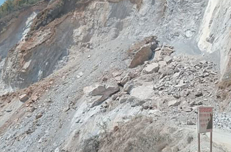 कालीगण्डकी करिडोरमा सुक्खा पहिरो, सडक खुल्न एक साता लाग्ने