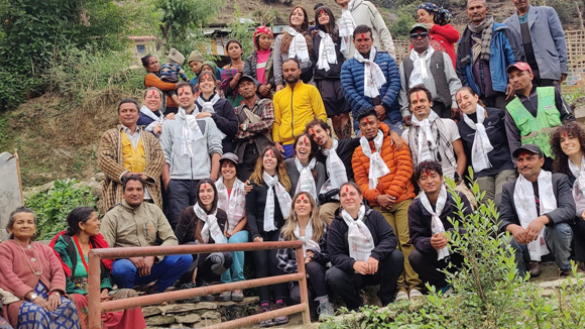 भिरमा मह काढेको छायाङ्कन गर्न नेशनल जियोग्राफी टोली म्याग्दीमा