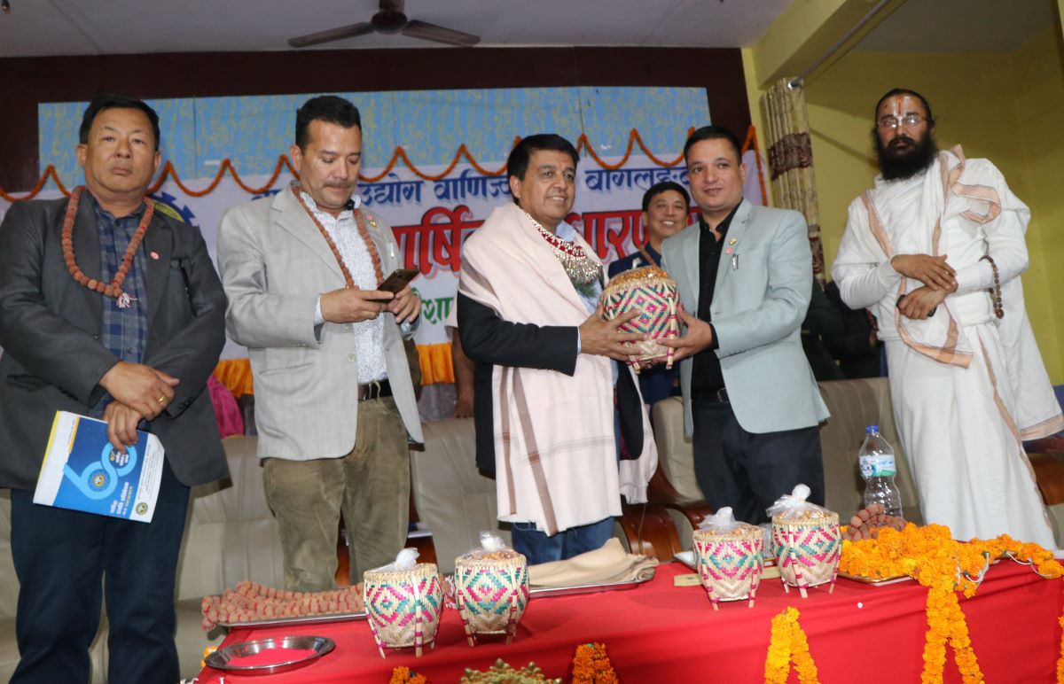 पाहुनालाई कोसेली ताराखोलाको भुटेको मकै