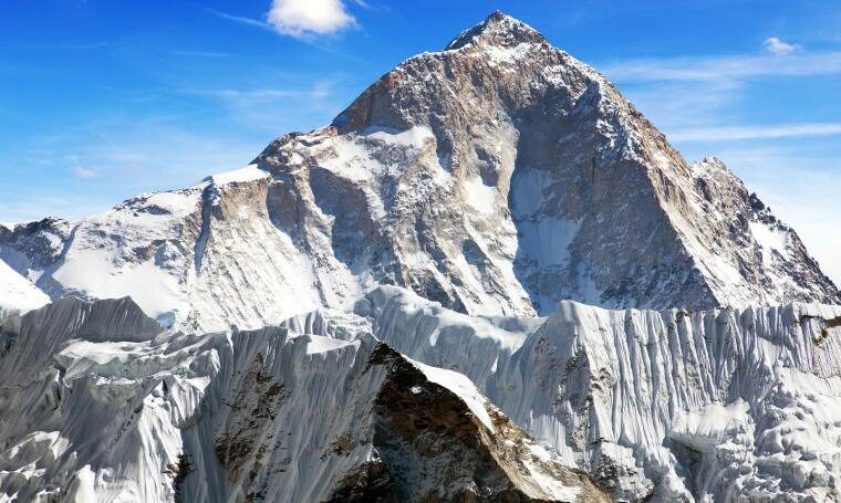 मकालु हिमाल आरोहण गरी फर्किने क्रममा एक आरोरोहीको मृत्यु