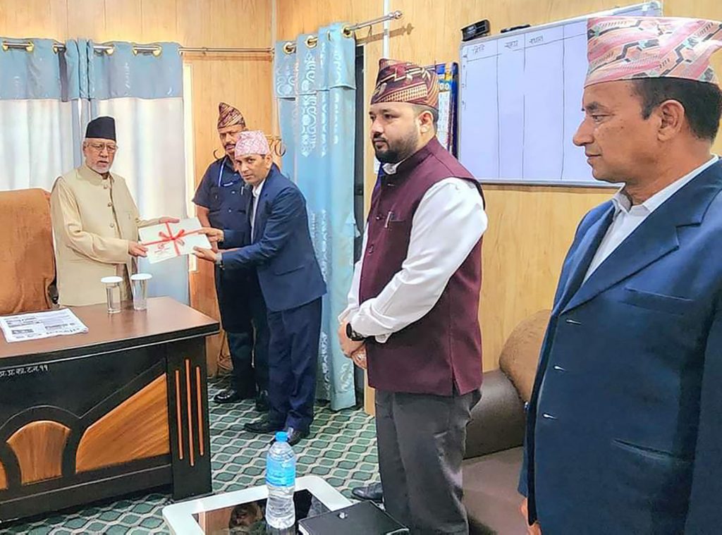 प्रदेश प्रमुख मियाँसमक्ष उपनिर्वाचनको प्रतिवेदन पेस