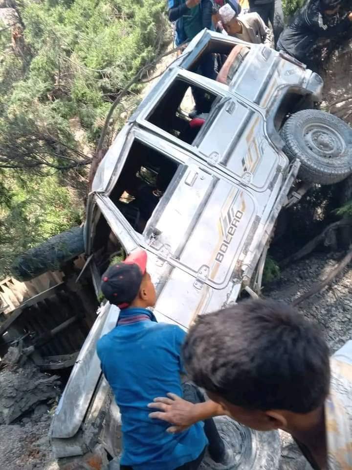 विद्यार्थी लिएर रारा गएको जिप मुगुमा दुर्घटना, १२ जना घाइते