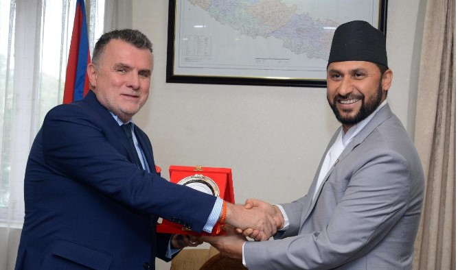 उपप्रधानमन्त्री लामिछाने र स्वीडेनका राजदूत थेलेफबीच भेटवार्ता