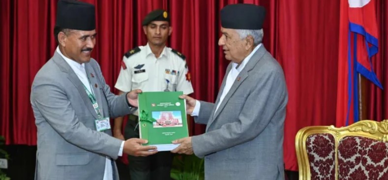 राष्ट्रपति पौडेलसमक्ष महालेखापरीक्षकको ६१औँ वार्षिक प्रतिवदेन पेस