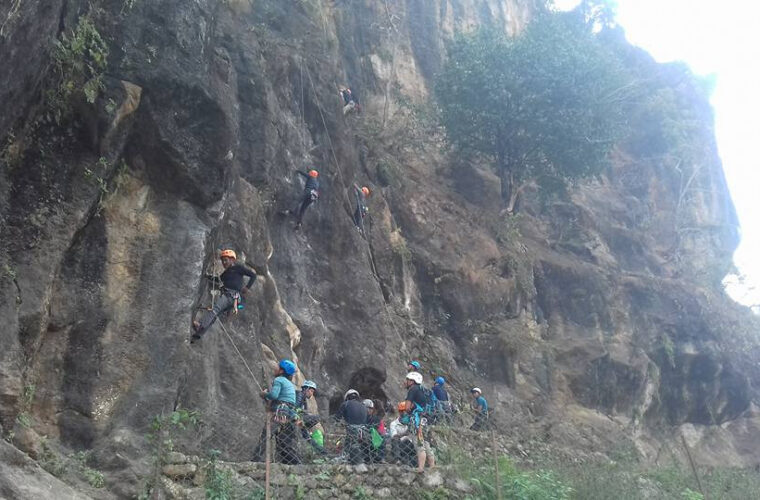 ‘रक क्लाइम्बिङ’ गर्नेक्रममा लडेका युवकको उपचारका क्रममा मृत्यु