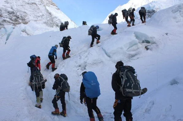 सगरमाथा दिवसमा प्रभातफेरी आयोजना