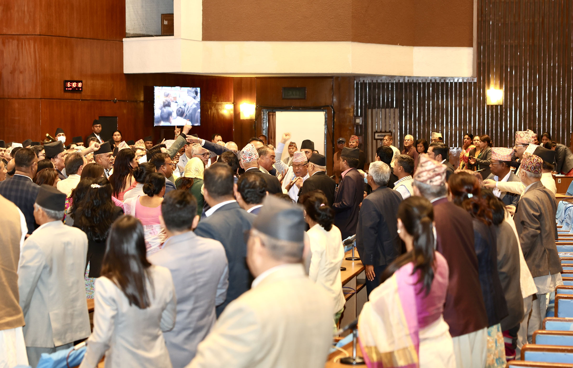 विपक्षी दलहरुको नाराबाजीका बीच सरकारको वार्षिक नीति तथा कार्यक्रम पारित