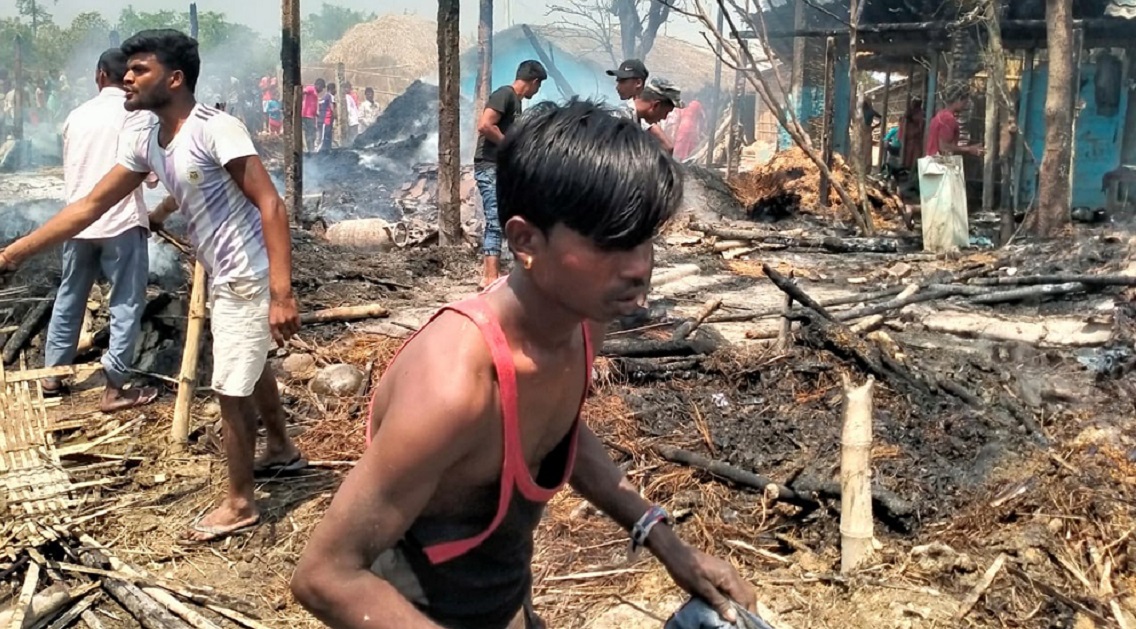 सर्लाहीमा आगलागीः विष्णु गाउँपालिका—१ बाराउद्योरण गाउँका ६५ भन्दा बढी घर जले