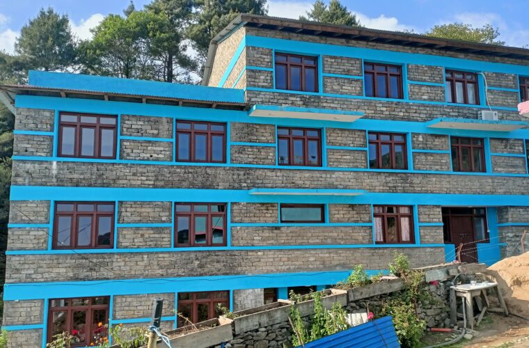 एक दशकमा बन्यो स्वास्थ्य कार्यालय सोलुखुम्बुको भवन