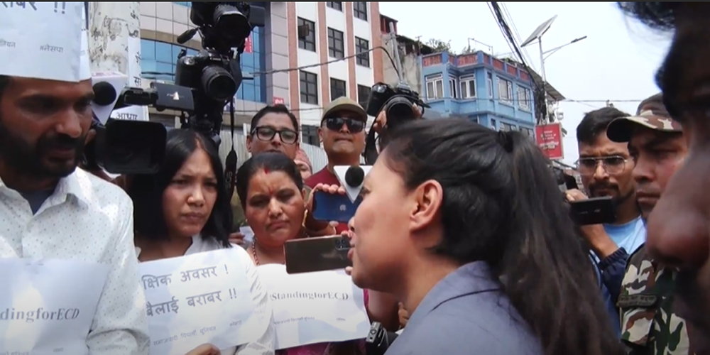 एकल प्रदर्शन गरिरहेका चपागाईंलाई शिक्षामन्त्री सुमनाले भटेर दिइन् यस्तो आश्वासन (भिडियो सहित)