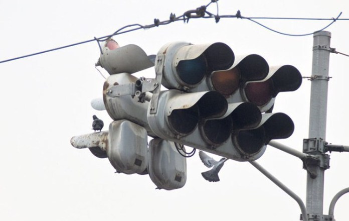 सरकारले काठमाडौँ उपत्यकाभित्रका व्यस्त ४४ चोकमा स्मार्ट ट्राफिक लाइट जडान गर्ने