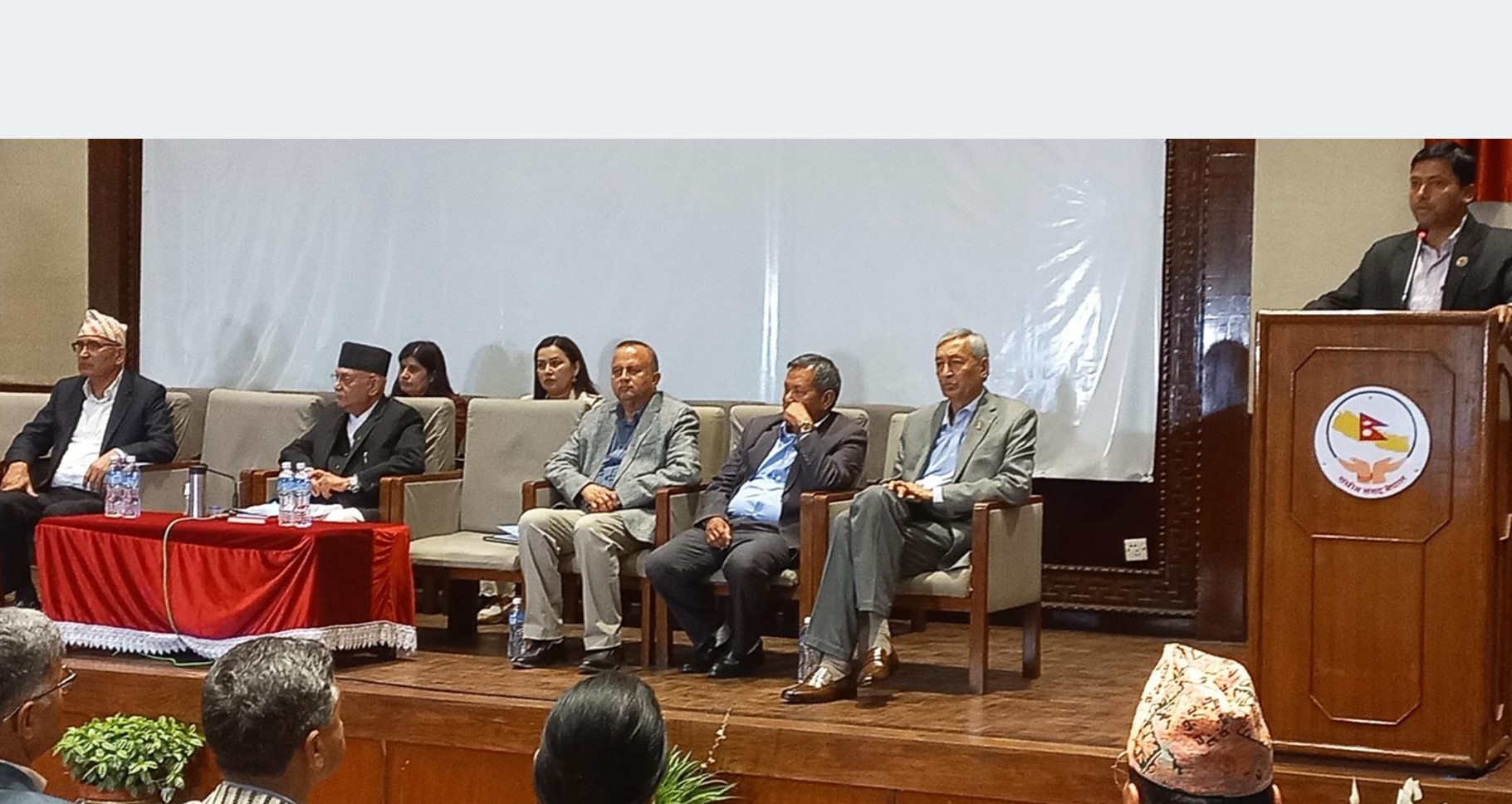 एमाले संसदीय दलको बैठक जारी