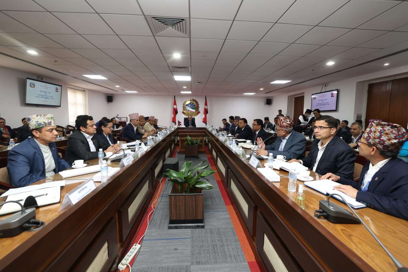 हजुर, हस्, भइहाल्छ जस्ता भाष्यले अब कर्मचारीतन्त्र चल्दैनः प्रधानमन्त्री