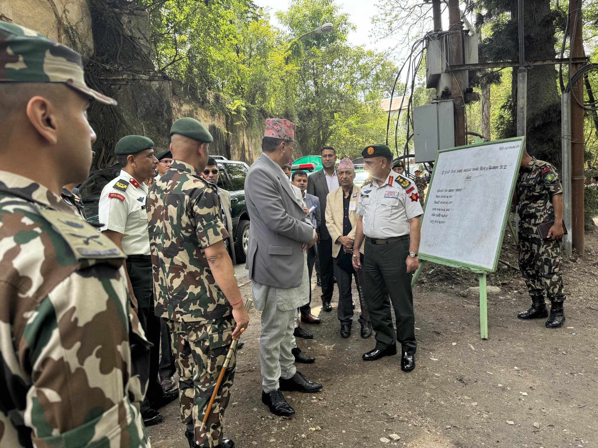 रक्षामन्त्री उप्रेतीद्वारा विपद् व्यवस्थापनको लागि नेपाली सेनालाई तयार भएर बस्न निर्देशन