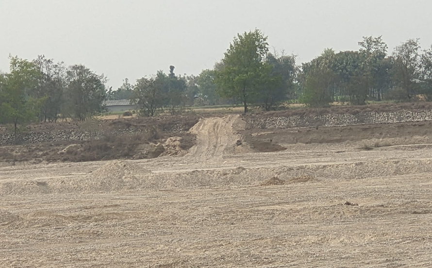 महोत्तरीका बासिन्दाको वर्षाको पीडाः ‘कतिबेला बास उठ्ने हो थाहा छैन’