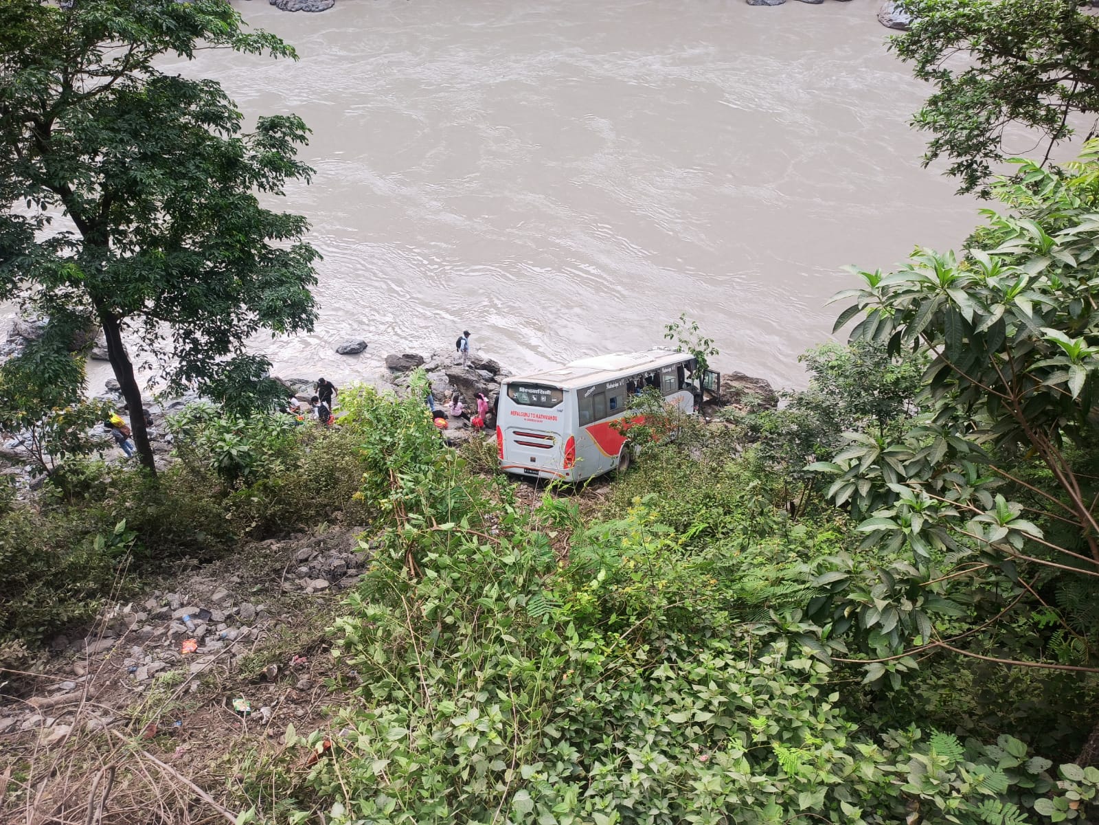 फिस्लिङ दुर्घटना अपडेटः  उपचारका क्रममा कार चालकको मृत्यु