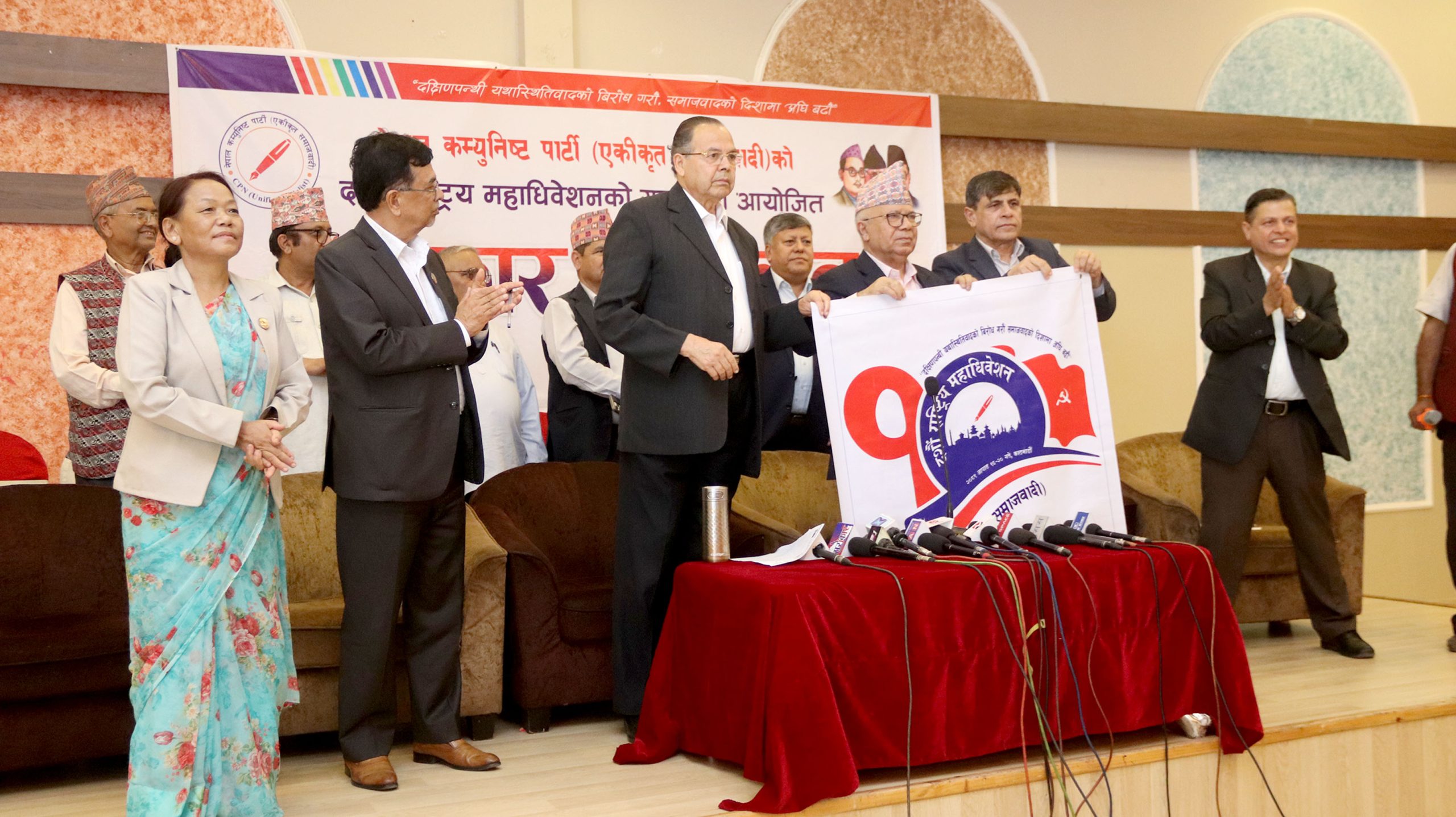 बूढानिलकण्ठ जाँदैमा कसैले आत्तिनु पर्दैनः माधव नेपाल