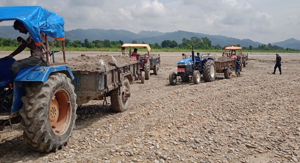 बडहडी खोलामा गरिएको अवैध उत्खननको छानबिन सुरु