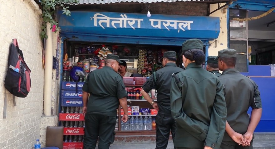 विद्यालयले भाडामा लगाएका सटरमा महानगरको ताला (भिडियो सहित)