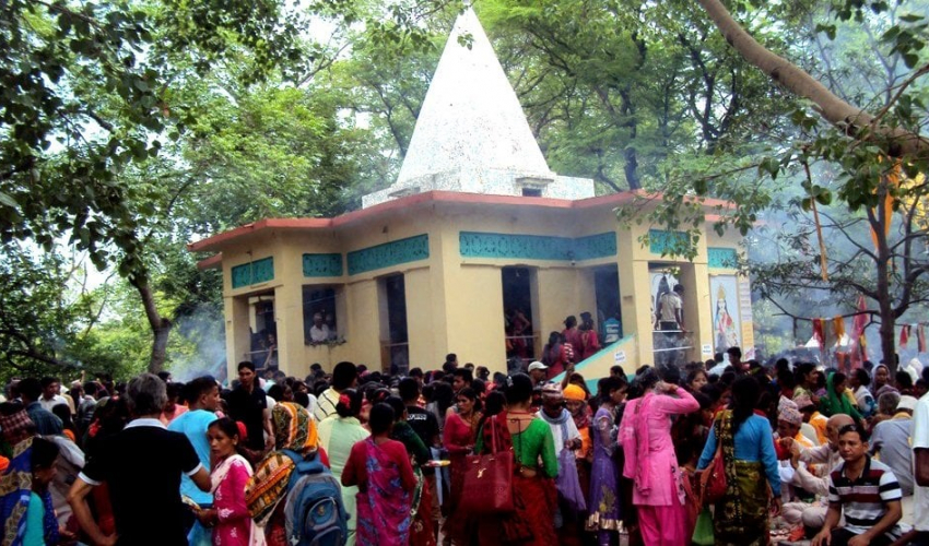 गङ्गादशहरा पर्वका अवसरमा बेहडाबाबा मन्दिरमा मेला