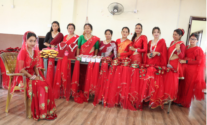 शृङ्गारका सामग्री बनाउन सिक्दै भरतपुरका महिला