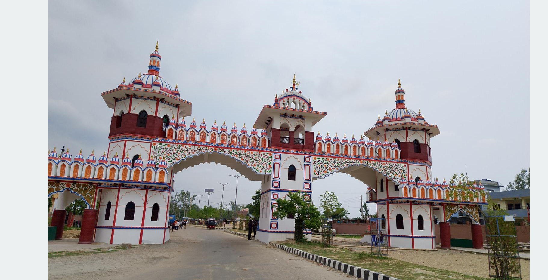 जानकी मन्दिरको झल्को दिने प्रवेशद्वार जलेश्वरमा