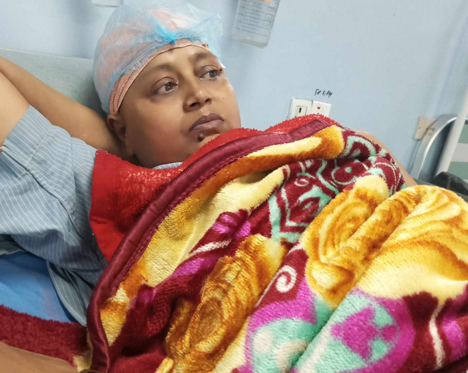 क्यान्सर र ब्रेन ट्युमर पीडित दुर्गाको उपचारमा आर्थिक सहयोग जुट्दै