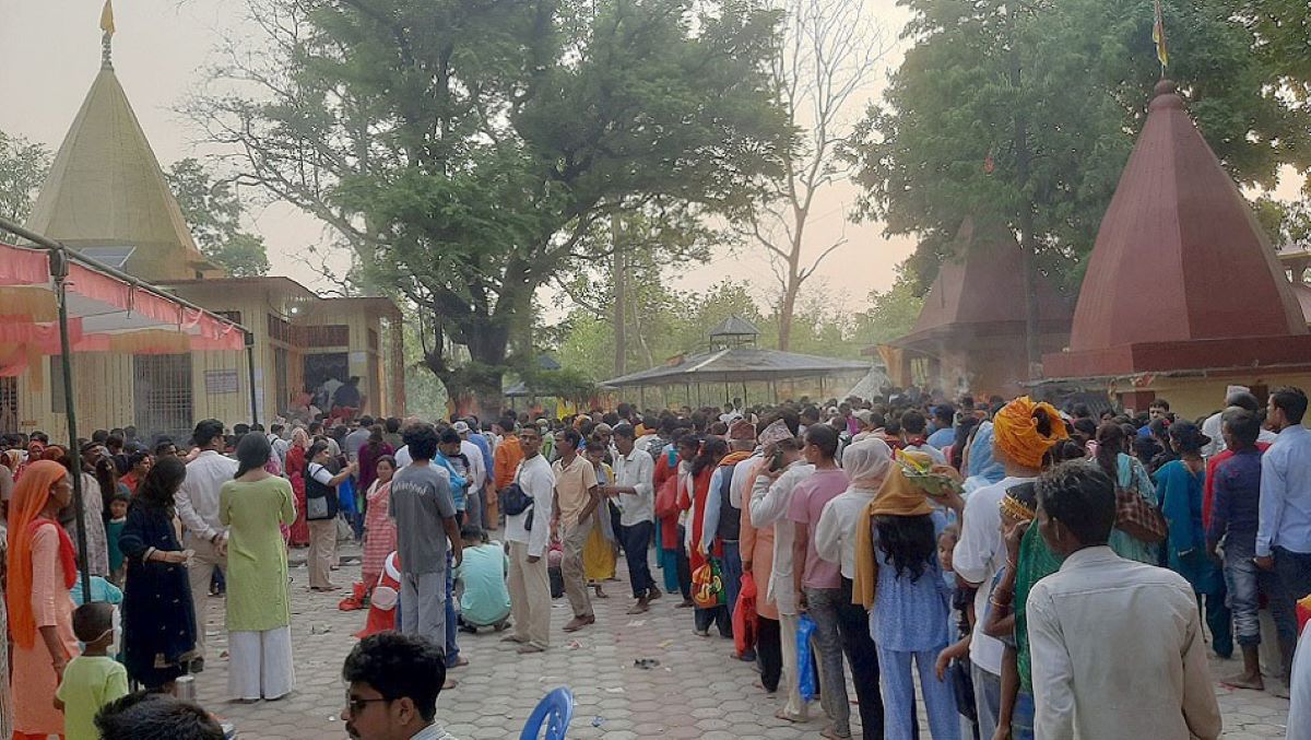 गङ्गादशहरा मेलामा एक लाख बढी भारतीय भक्तजन