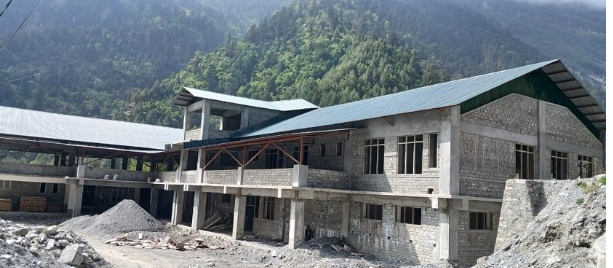 भवन र जनशक्ति अभावमा मनाङको जिल्ला अस्पताल