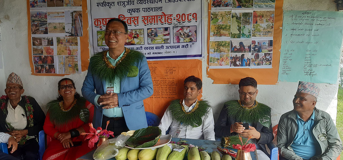 अतिथिलाई काँक्रा उपहार, गलामा दुबोको माला