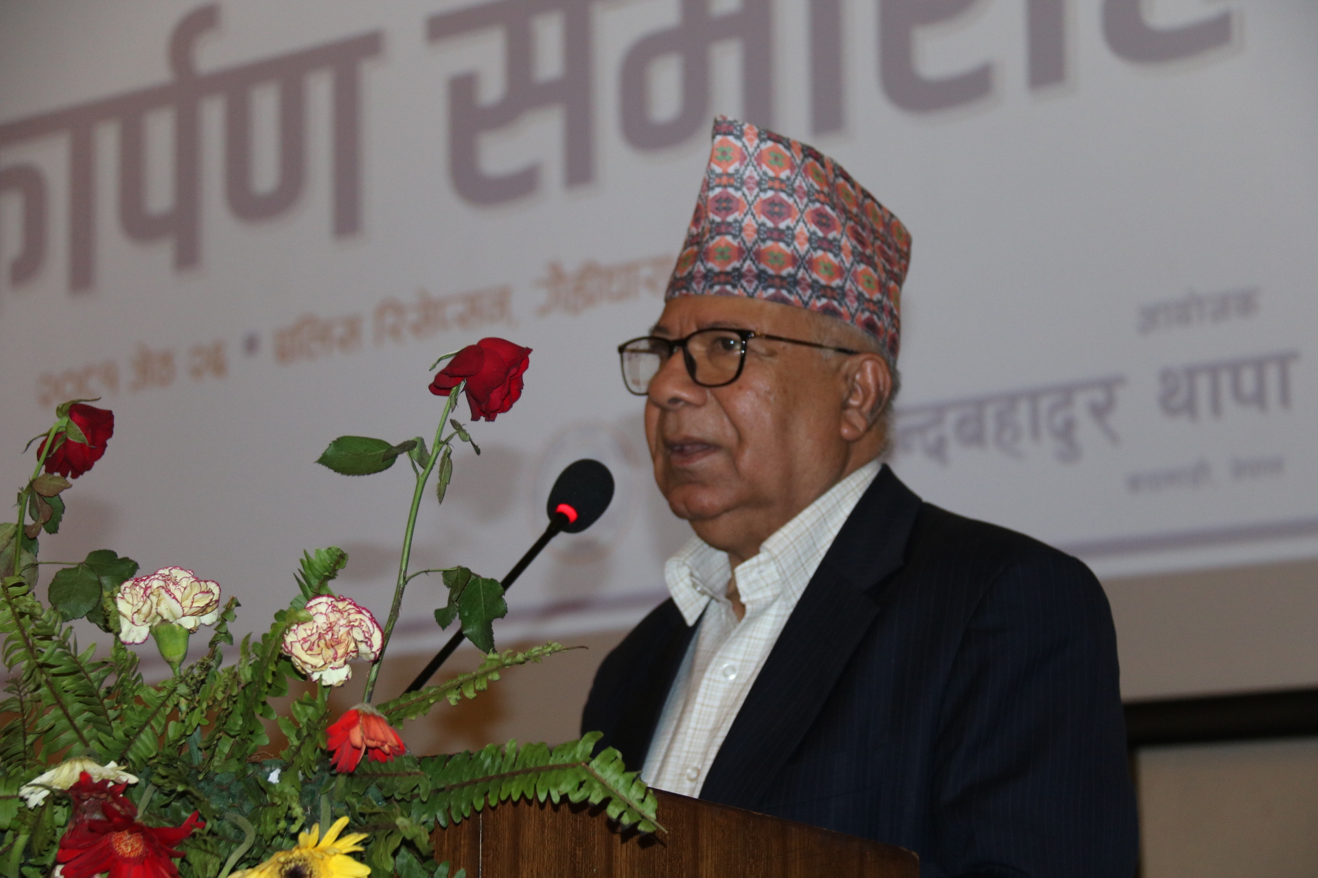 ‘सामाजिक सद्भाव कायम गर्न छठ महत्वपूर्ण छ’ – माधवकुमार नेपाल