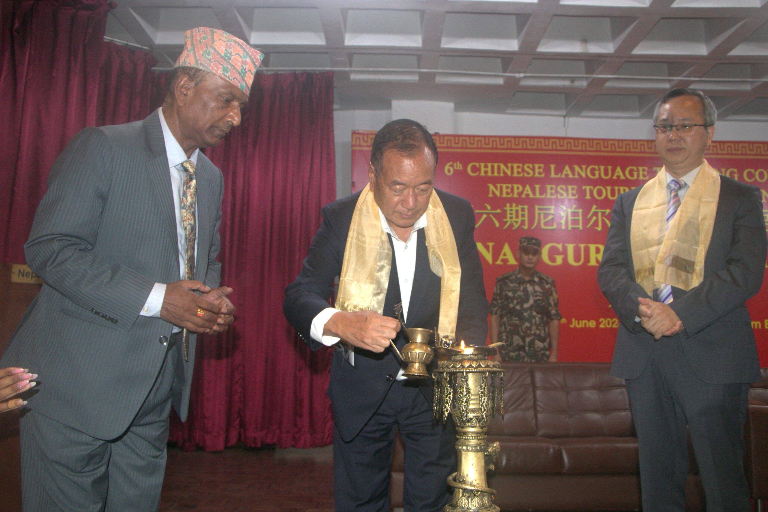 चिनियाँ भाषा प्रशिक्षण प्रारम्भ, मेहनत गर्न प्रशिक्षार्थीलाई मन्त्री तामाङको सुझाव