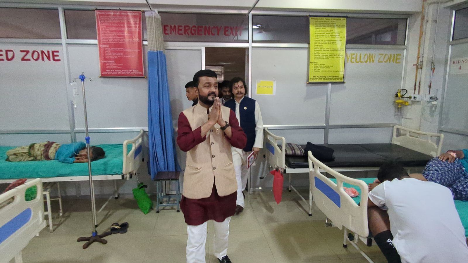 स्वास्थ्य मन्त्री यादवसँग बिरामी र कुरुवाको गुनासो