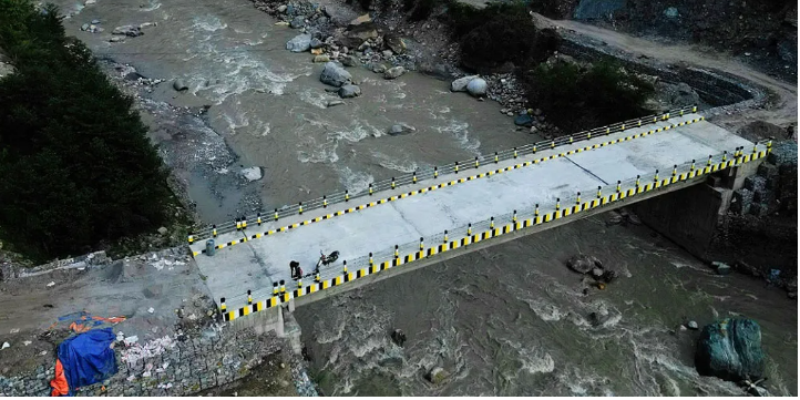 म्याग्दीको भारवाङघाटस्थित म्याग्दी नदीमा मोटरेबल पुल निर्माण