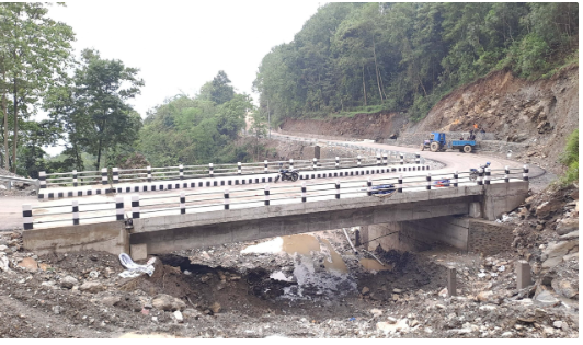 मध्यपहाडी लोकमार्ग : निर्धारित समयअगावै भालुखोला र मेवाखोलामा पुल निर्माण