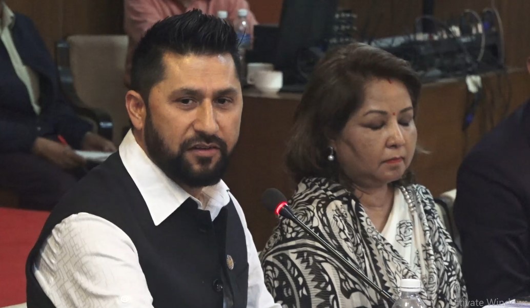 गाँजा खुला गर्न एक महिनाभित्रै नियमावली बनाउँछौँ : गृहमन्त्री लामिछाने