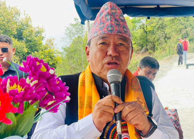 पिठ्यू र डोकोमा पानीको गाग्री बोक्नुपरेको समस्या अन्त्य गर्न मन्त्रालय प्रतिबद्ध छ’ : मन्त्री राई