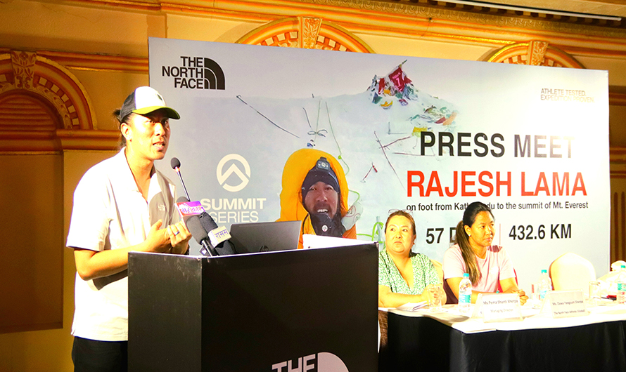 काठमाडौंदेखि सगरमाथाको चुचुरोसम्म पैदलयात्रा गरे आरोही राजेश लामाले