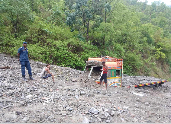 अवरुद्ध मध्यपहाडी लोकमार्ग एकतर्फी सञ्चालनमा