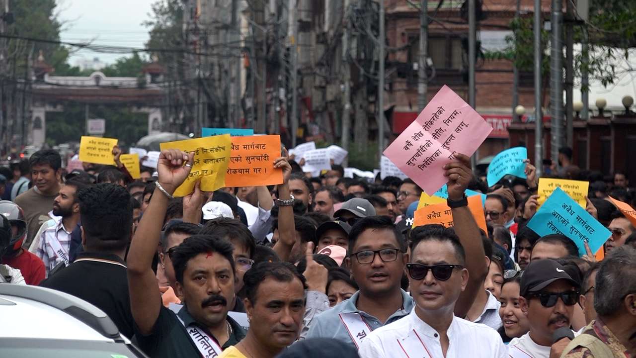 कर वृद्धिको विरोधमा सुनचाँदी व्यवसायीहरु आन्दोलनमा