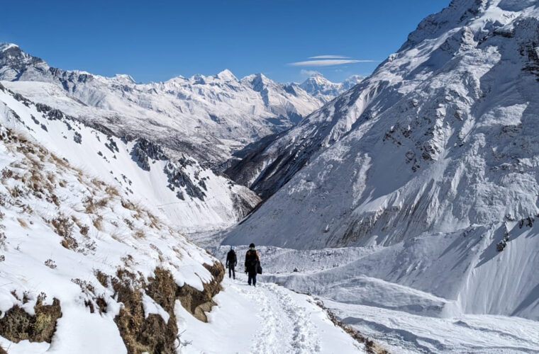 मनाङको थोराङ्ला भञ्ज्याङमा लेक लागेर पर्यटकको मृत्यु
