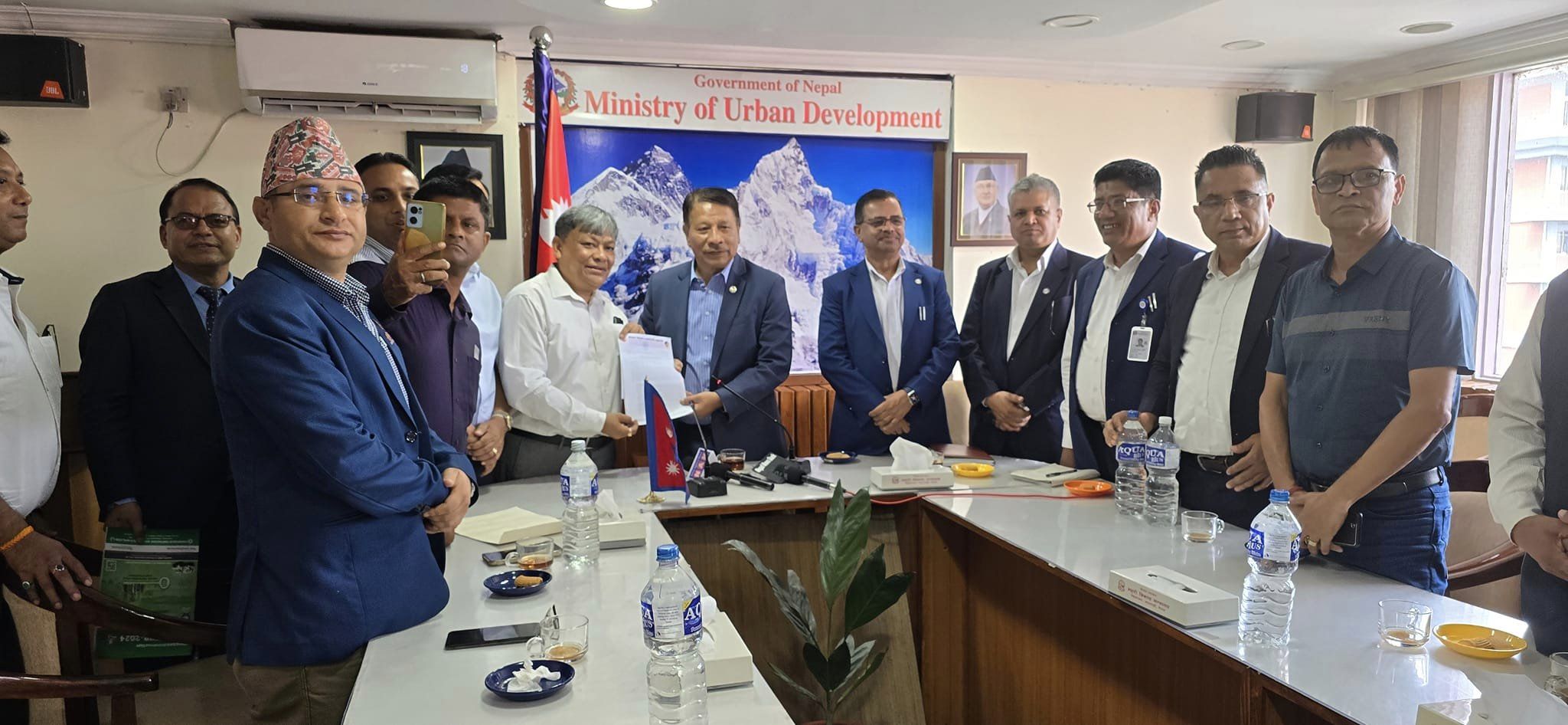 निर्माण व्यवसायीले राखेका जायज मागप्रति सकारात्मक छुः उपप्रधानमन्त्री सिंह
