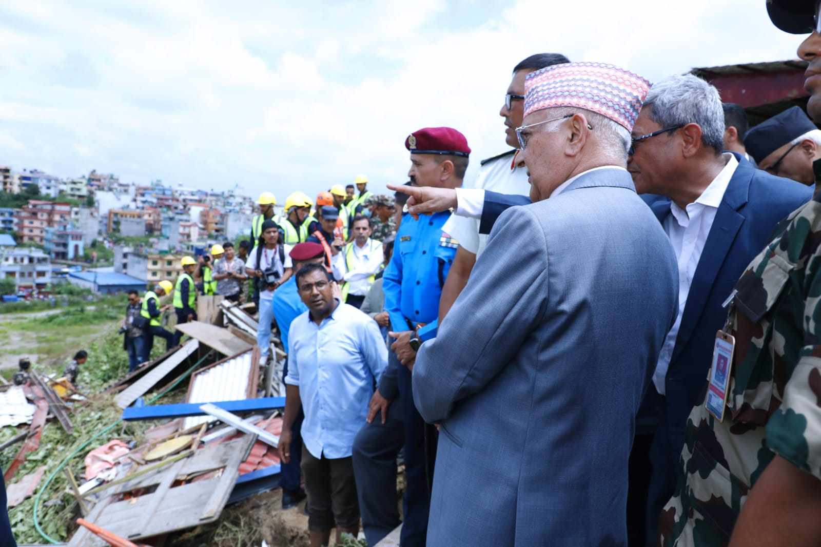 विमानस्थल पुगेर प्रधानमन्त्रीले लिए विमान दुर्घटनाबारे जानकारी