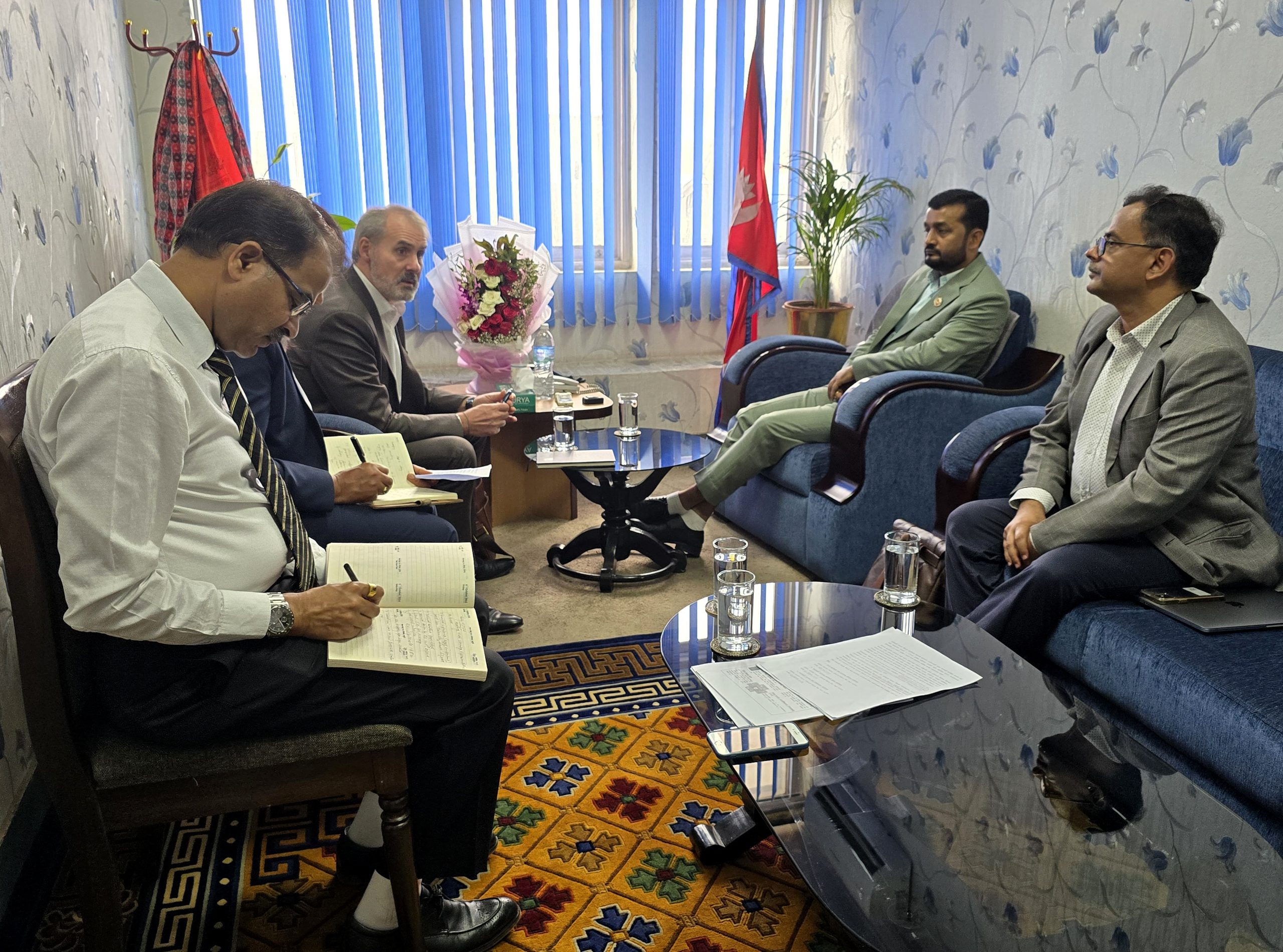 नेपालका खानेपानी परियोजनामा थप सहयोग गर्ने एडिबीका देशीय निर्देशकको प्रतिबद्धता