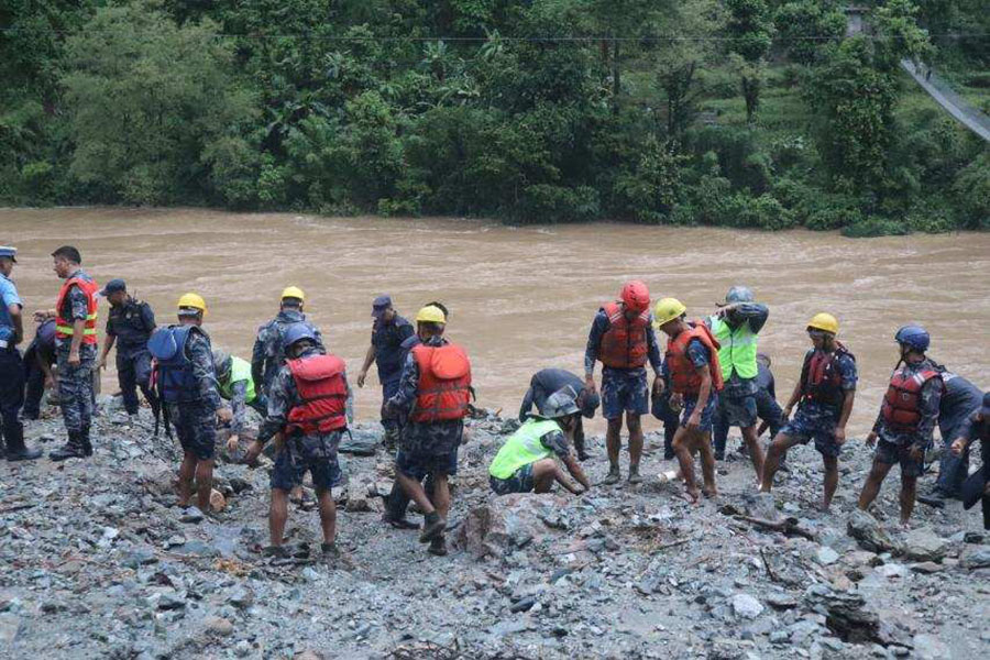 चितवन पहिरो अपडेट : बेपत्ता दुईवटा बस भेटिएन, गोताखोर परिचालन