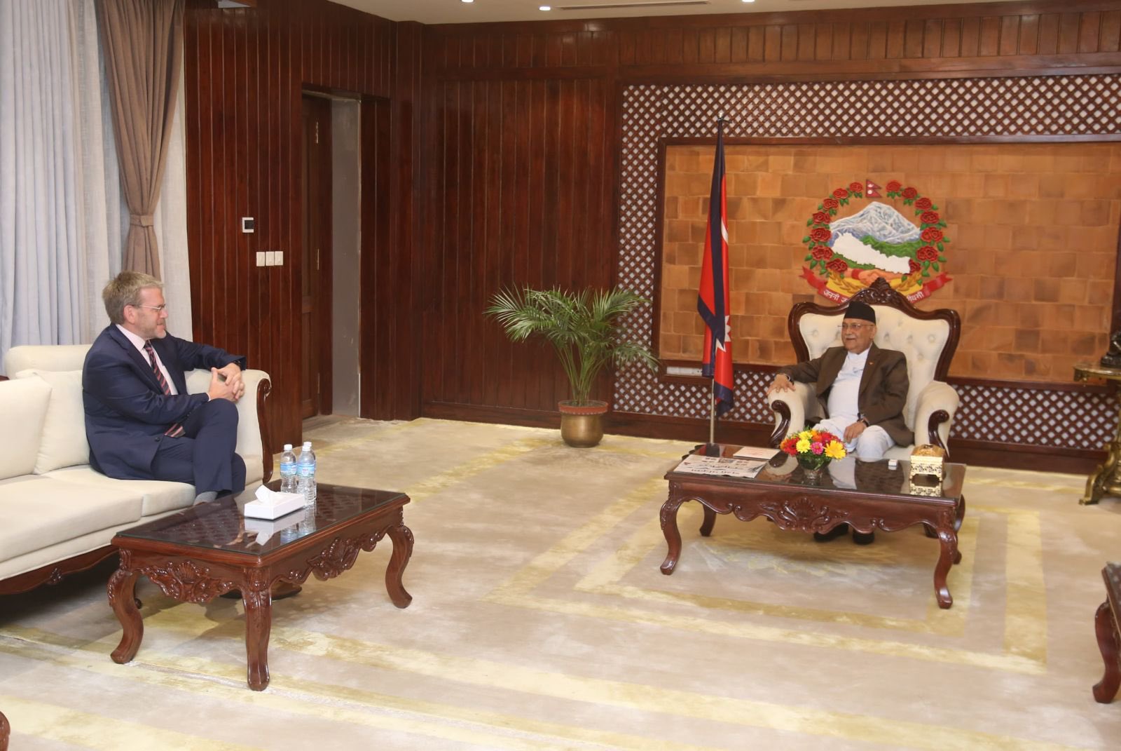 प्रधानमन्त्रीसँग अमेरिकी राजदूतको भेट